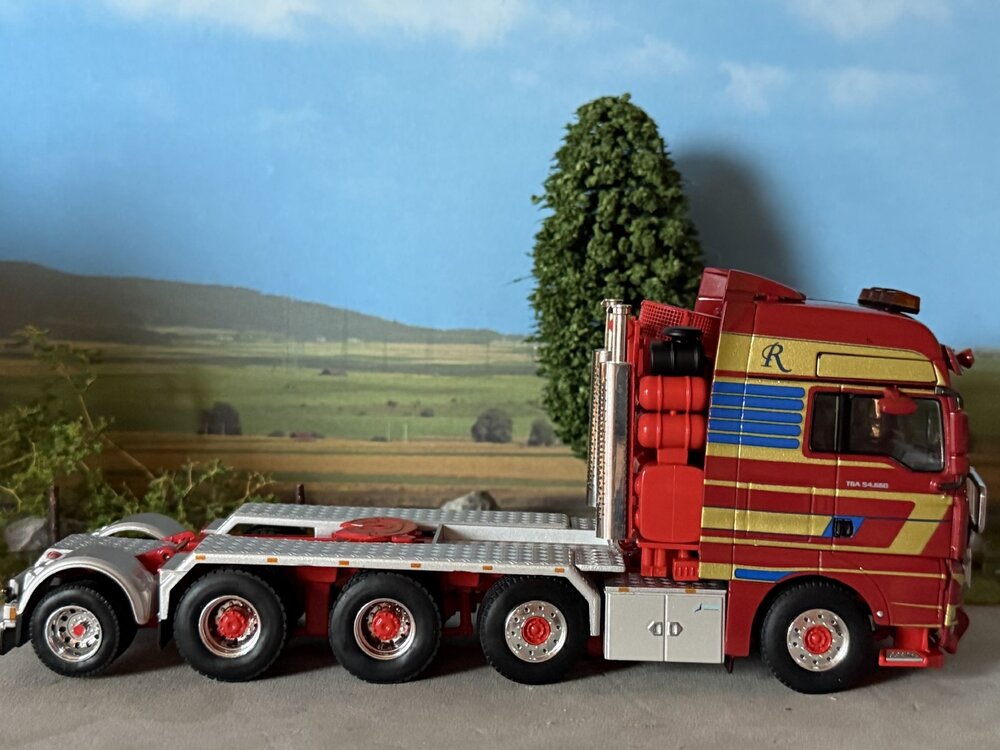 WSI WSI MAN TGA XXL 8X4 + addon axle ROYAL TRANSPORT