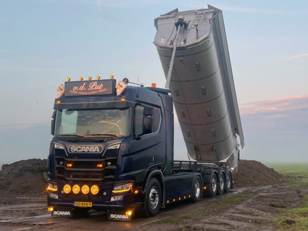 WSI WSI Scania S Normal 4x2 met 3-assige niet stuurend kipper trailer LOONBEDRIJF V.D. PUT