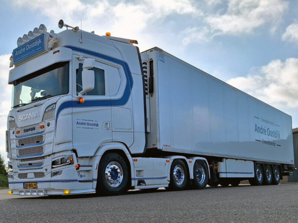 WSI WSI Scania S Highline 6x2 with 3-axle reefer trailer ANDRE OOSTDIJK