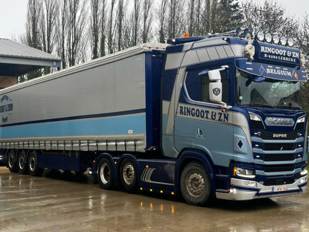 WSI WSI Scania S Highline 6x2 met 3-as schuifzeilen oplegger RINGOOT LUC