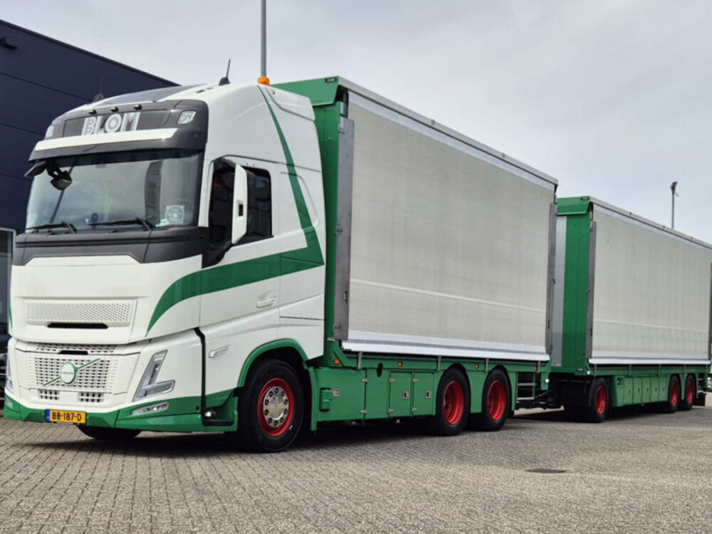 WSI WSI Volvo FH Aero Globetrotter XL 6x2 with 6-axle riged box truck drawbar trailer TRANSPORTBEDRIJF BLOM &ZN ZWAMMERDAM