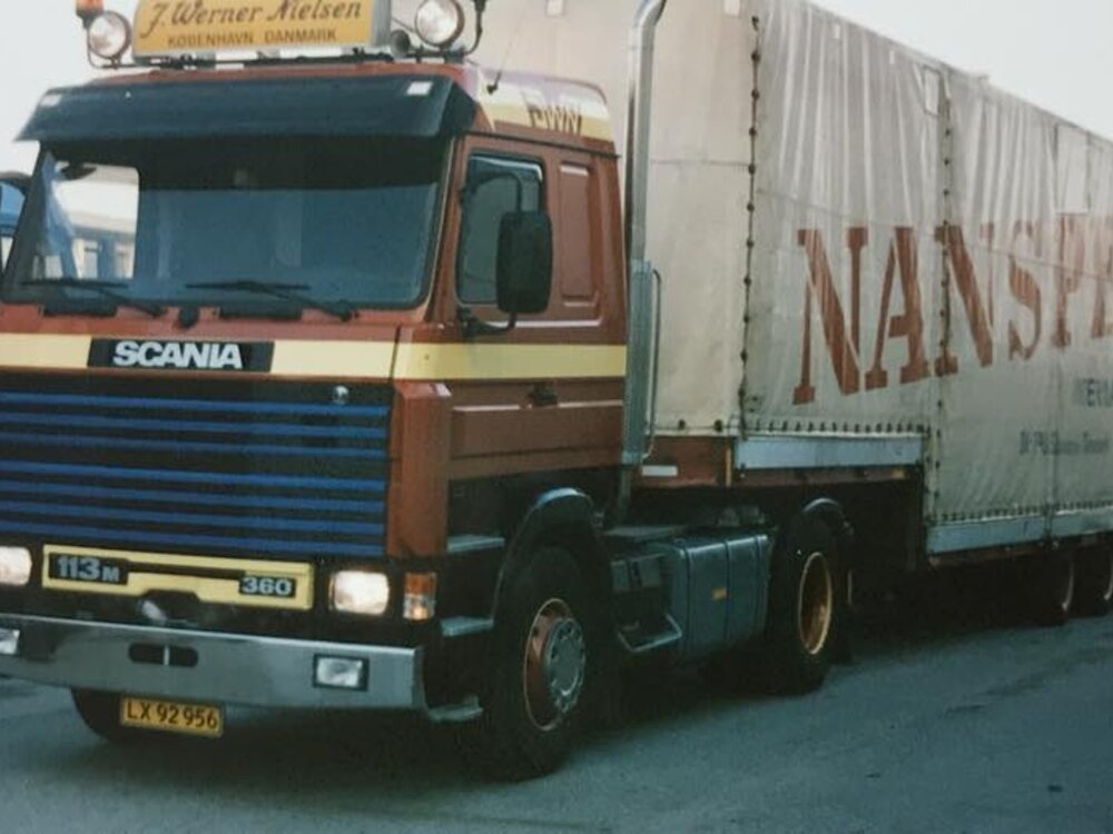 Tekno Tekno Scania 3-serie met 3-assige klassieke koeloplegger WERNER NIELSEN