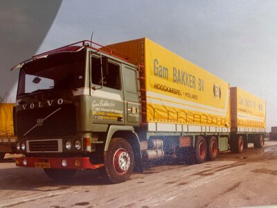 Tekno Tekno Volvo F12 6x2 motorwagen met 2-assige huifaanhanger GAM BAKKER