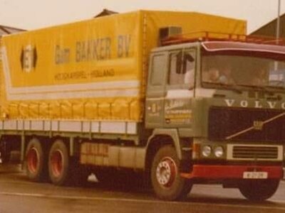 Tekno Tekno Volvo F12 6x2 rigid truck with 2-axle trailer GAM BAKKER