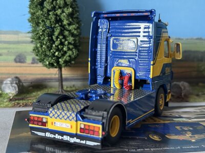 Tekno Tekno Volvo FH12 4x2 trekker ERWIN VAN BELLE