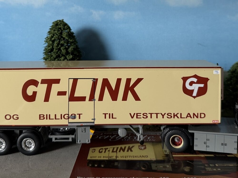 Tekno Tekno Scania 3-serie met 3-assige klassieke koeloplegger WERNER NIELSEN