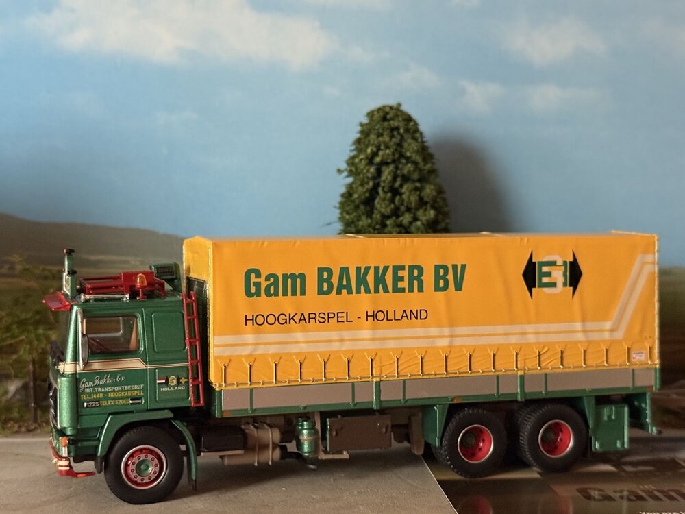 Tekno Tekno Volvo F12 6x2 motorwagen met 2-assige huifaanhanger GAM BAKKER