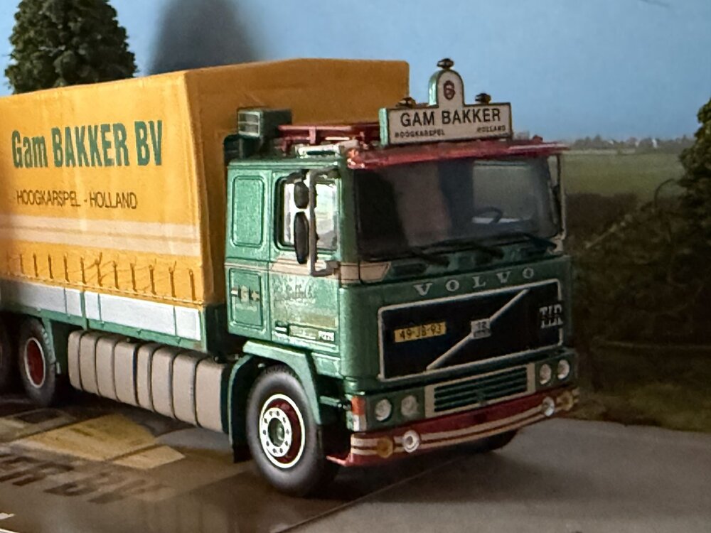 Tekno Tekno Volvo F12 6x2 rigid truck with 2-axle trailer GAM BAKKER