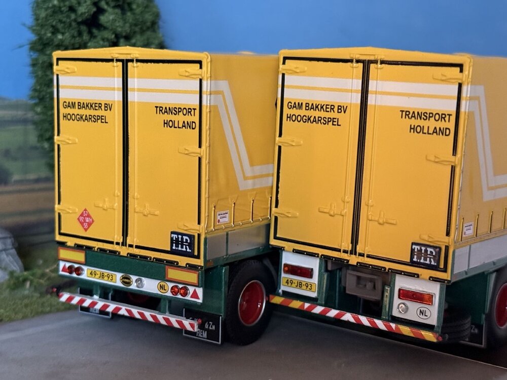 Tekno Tekno Volvo F12 6x2 motorwagen met 2-assige huifaanhanger GAM BAKKER