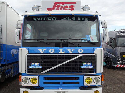 Tekno Tekno Volvo F12 riged truck combi STIES FRIONOR