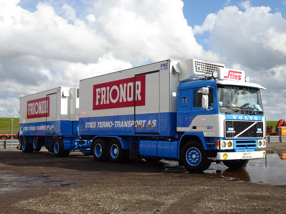 Tekno Tekno Volvo F12 riged truck combi STIES FRIONOR