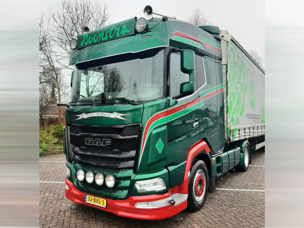 WSI WSI DAF XG 4x2 with 3-axle curtainside trailer BOONSTRA NUIS