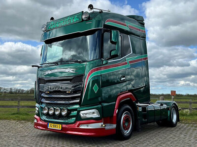 WSI WSI DAF XG 4x2 with 3-axle curtainside trailer BOONSTRA NUIS