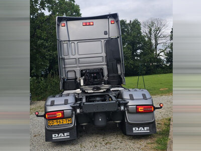 WSI WSI DAF XF Super Space Cab 4x2 ARMOR EXPRESS