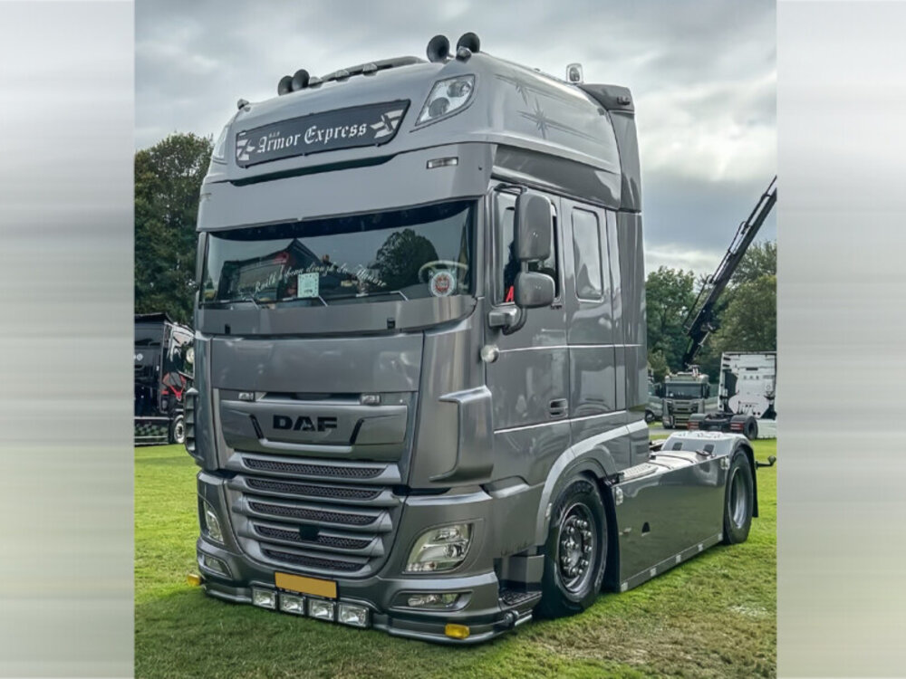 WSI WSI DAF XF Super Space Cab 4x2 ARMOR EXPRESS