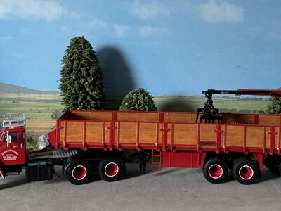 WSI WSI Scania L110 Day cab Torpedo 6x2 met 3-as classic stenen oplegger SEVERS