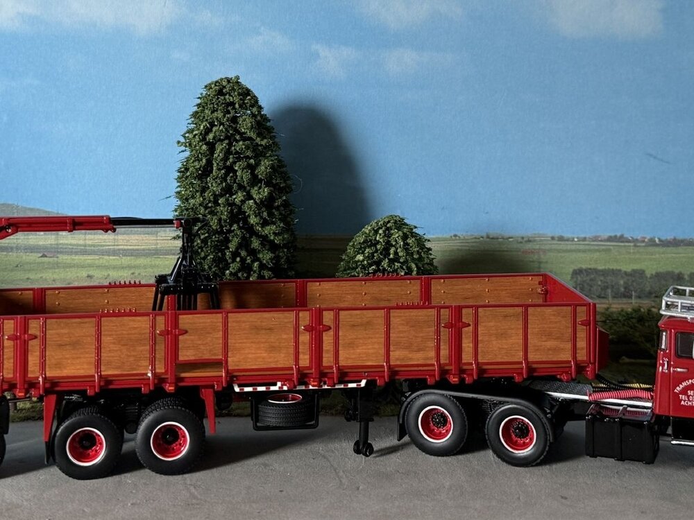 WSI WSI Scania L110 Day cab Torpedo 6x2 met 3-as classic stenen oplegger SEVERS