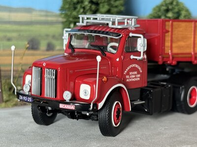 WSI WSI Scania L110 Day cab Torpedo 6x2 with 3-axle classic brick trailer SEVERS