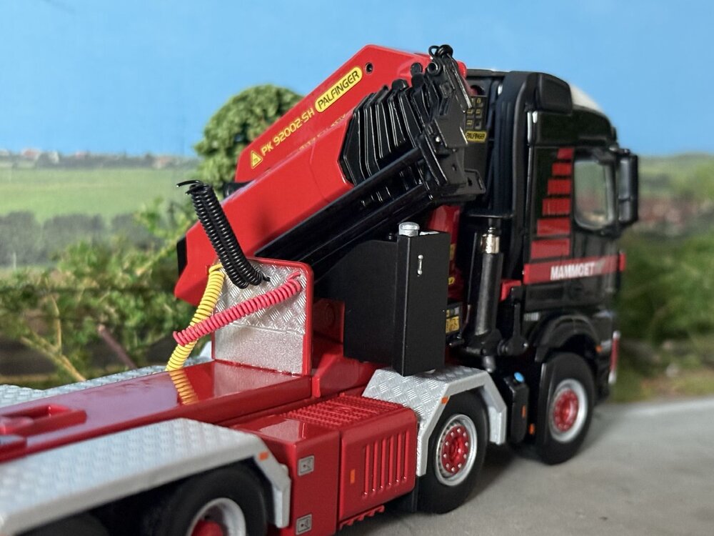 Mammoet store WSI Mercedes- Benz Arocs mp4 2.300MM Compact space 8x4 with 4-axle flatbed trailer + palfinger PK 92002 SH + Jib MAMMOET