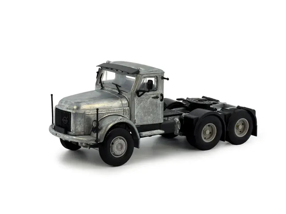 Tekno Tekno Volvo L495/ N88 day cabin 6x2 Tractor kit