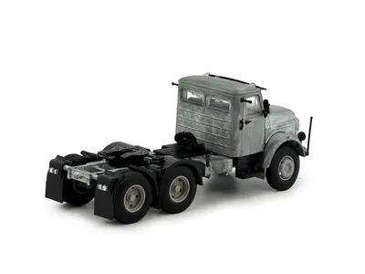 Tekno Tekno Volvo L495/ N88 day cabin 6x2 Tractor kit