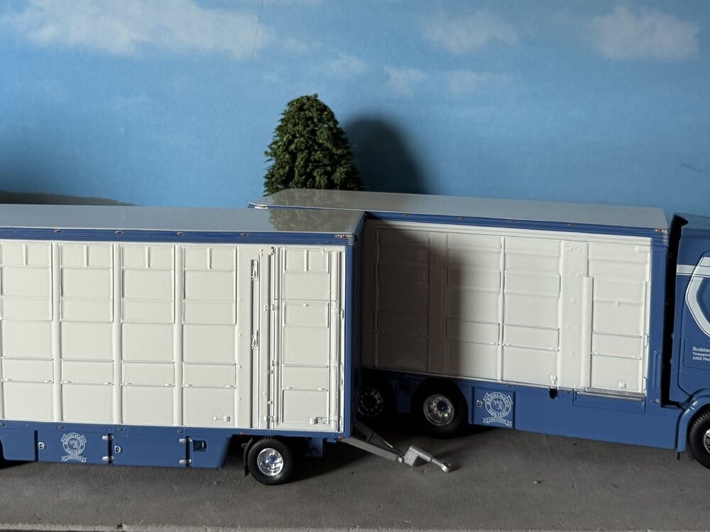 Tekno Tekno Scania Next Gen S-serie Highline veecombi met resin bakken BRÜHLMANN