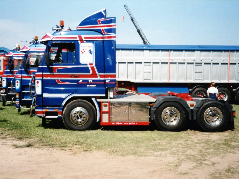 Tekno Tekno Scania 3-serie Streamline 6x2 sleepas trekker JOHN PEDERSEN