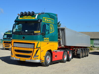 Tekno Tekno Volvo FH16 780 Globetrotter 6x4 met 4-assige Deense kipper GERT SVITH