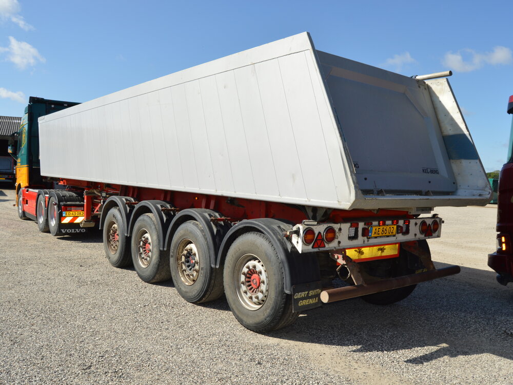 Tekno Tekno Volvo FH16 780 Globetrotter 6x4 met 4-assige Deense kipper GERT SVITH