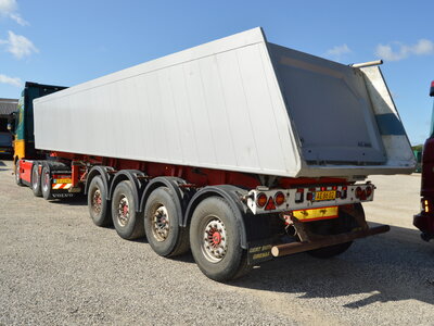 Tekno Tekno Volvo FH16 780 Globetrotter 6x4 met 4-assige Deense kipper GERT SVITH