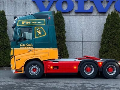 Tekno Tekno Volvo FH16 780 Globetrotter 6x4 met 4-assige Deense kipper GERT SVITH