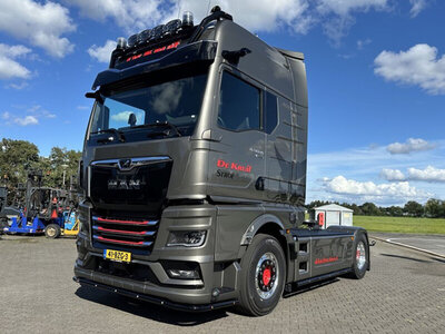 WSI WSI MAN TGX GX with 3-axle semi-lowloader DE KRUIF MACHINES STROE