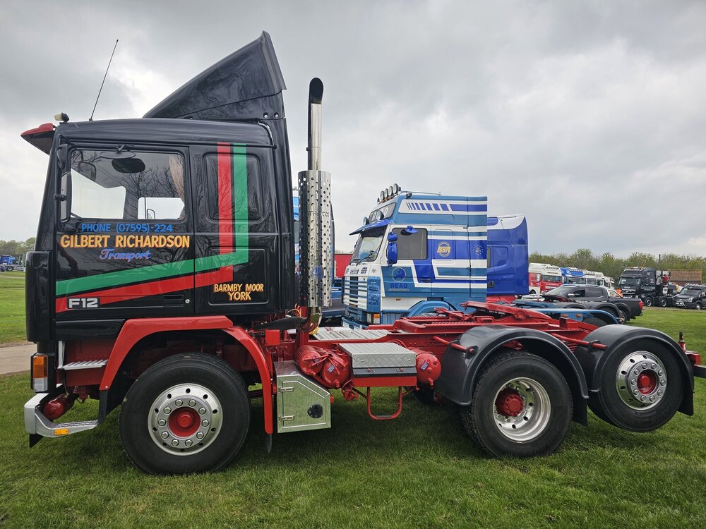 Tekno Tekno Volvo F12 6x2 GILBERT RICHARDSEN
