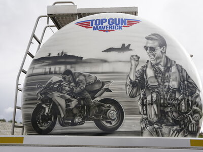 Tekno Tekno Scania Next Gen R-serie Highline with 3-axle tanktrailer REPINSKI "Top Gun Maverick"