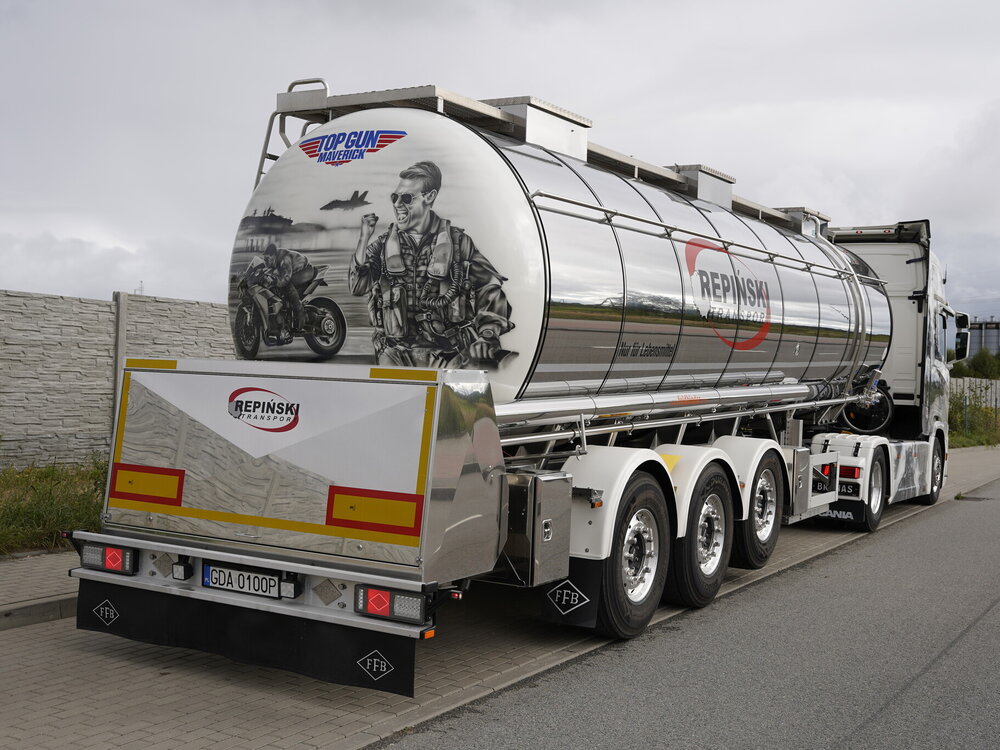 Tekno Tekno Scania Next Gen R-serie Highline met 3-assige tankoplegger REPINSKI "Top Gun Maverick"