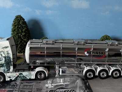 Tekno Tekno Scania Next Gen R-serie Highline met 3-assige tankoplegger REPINSKI "Top Gun Maverick"