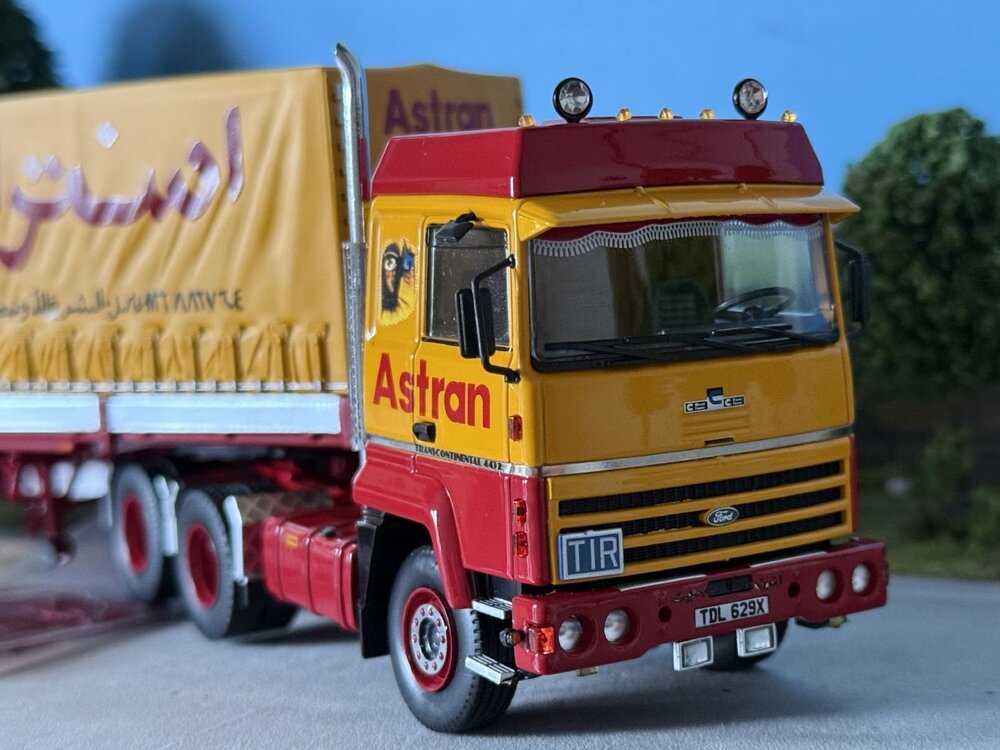 Tekno Tekno Ford Transcontinental met 3-assige huifoplegger ASTRAN