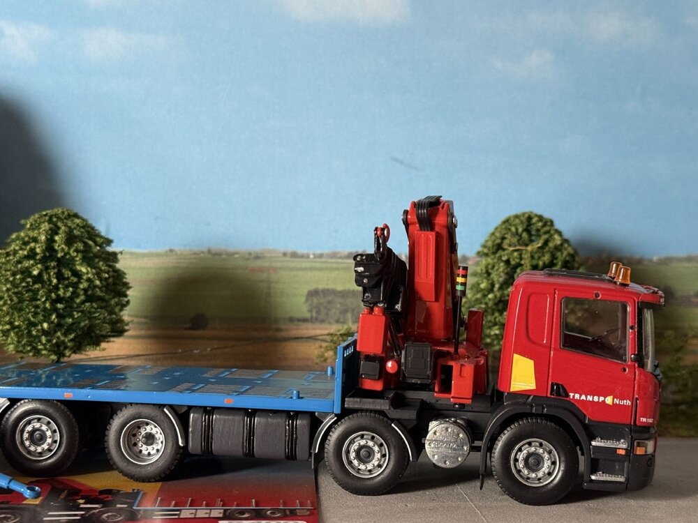 Tekno Tekno Scania P-Serie motorwagen met uitschuifbare aanhanger met vlakke laadvloer TRANSPORT NUTH