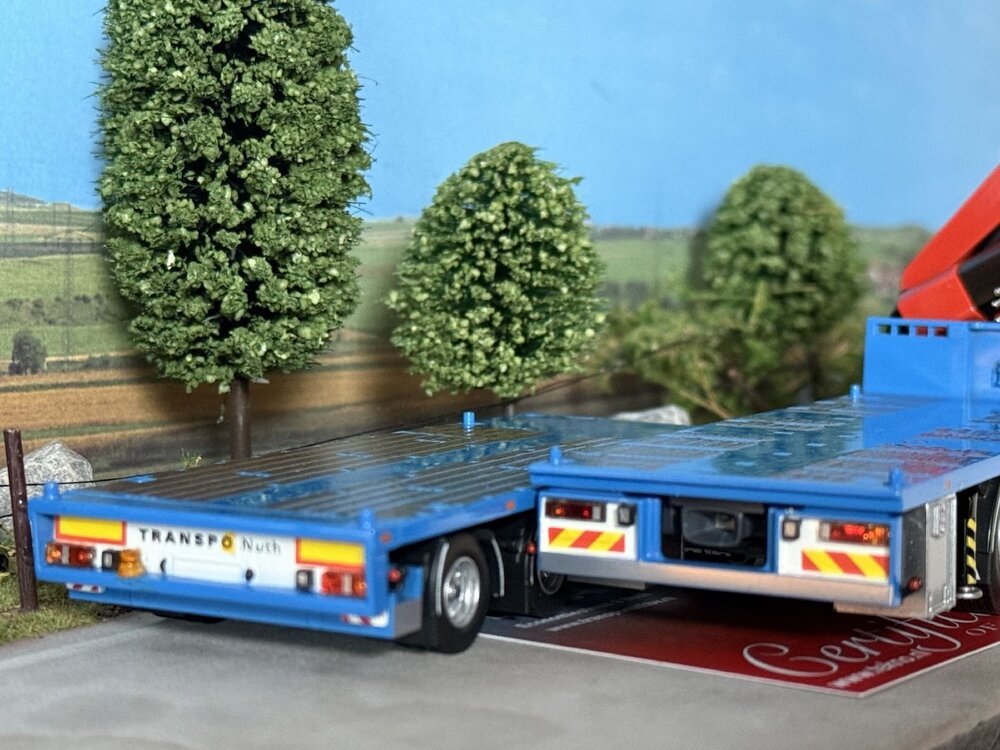 Tekno Tekno Scania P-Serie motorwagen met uitschuifbare aanhanger met vlakke laadvloer TRANSPORT NUTH