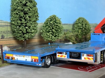 Tekno Tekno Scania P-Serie motorwagen met uitschuifbare aanhanger met vlakke laadvloer TRANSPORT NUTH