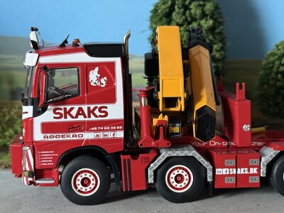 WSI WSI Volvo FH4 sleeper cab 8x4 with palfinger PK 150002 SH SKAKS SPECIALTRANSPORT