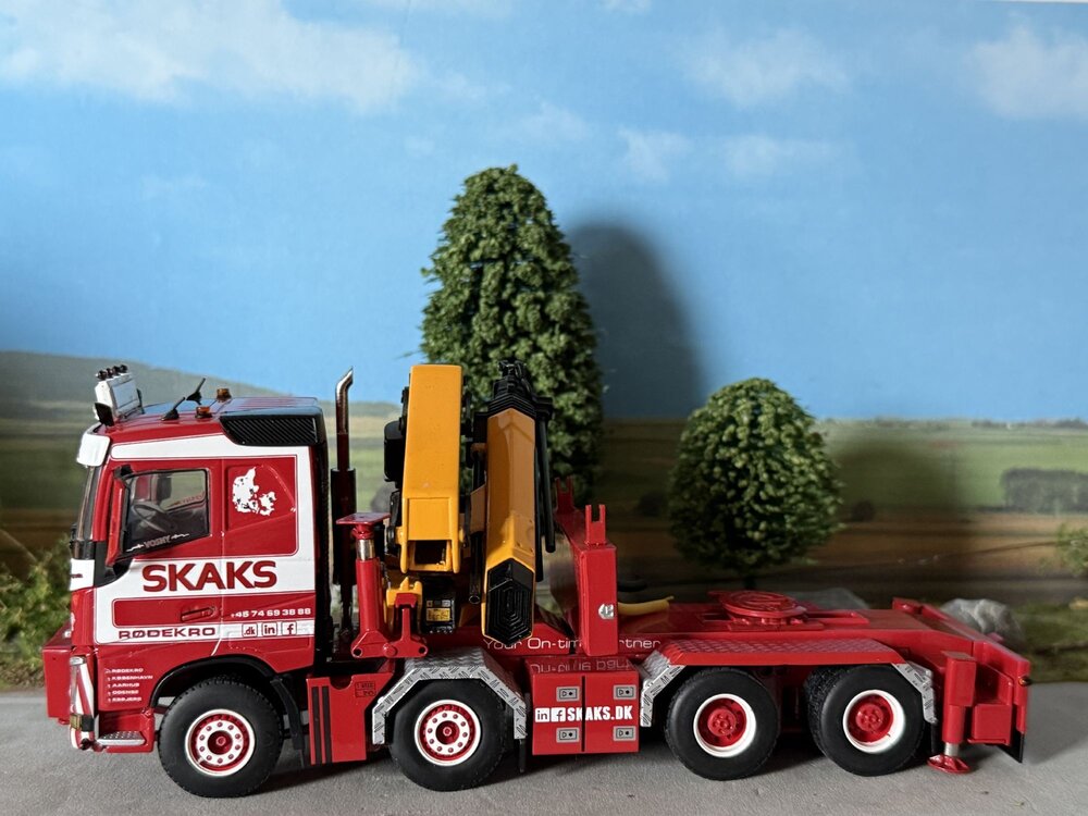 WSI WSI Volvo FH4 sleeper cab 8x4 with palfinger PK 150002 SH SKAKS SPECIALTRANSPORT