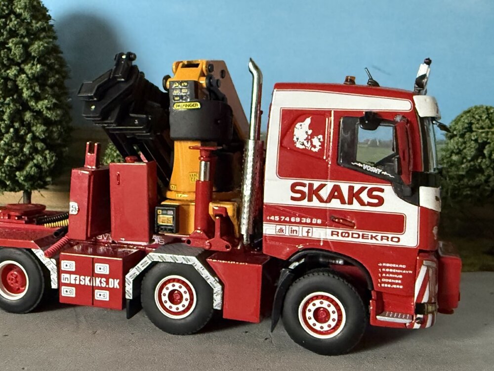 WSI WSI Volvo FH4 sleeper cab 8x4 with palfinger PK 150002 SH SKAKS SPECIALTRANSPORT