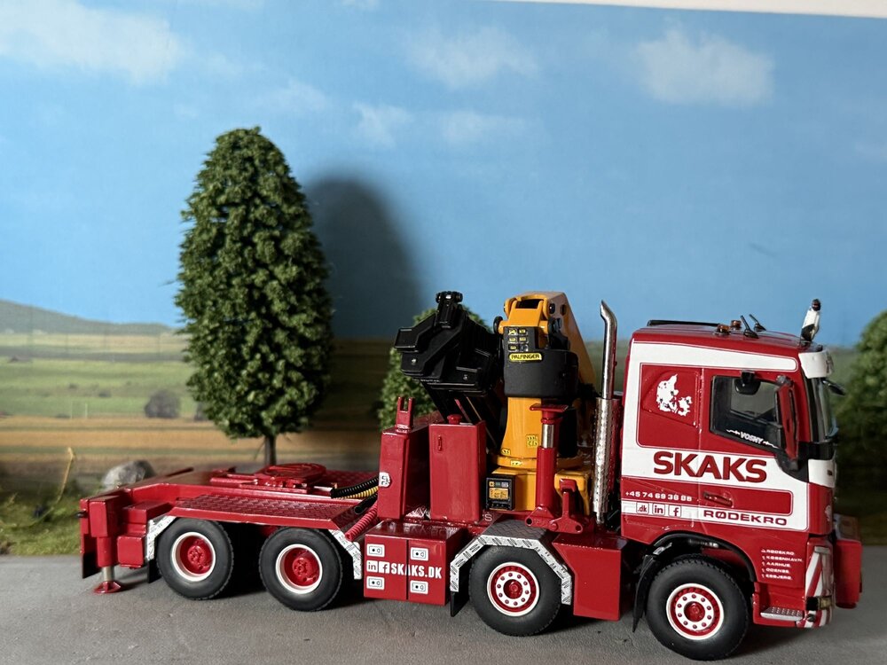 WSI WSI Volvo FH4 sleeper cab 8x4 with palfinger PK 150002 SH SKAKS SPECIALTRANSPORT