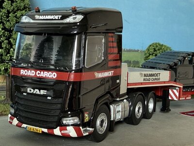 Mammoet store Cavallino DAF XG 6x2 met 4-as Faymonville semi dieplader + lading MAMMOET