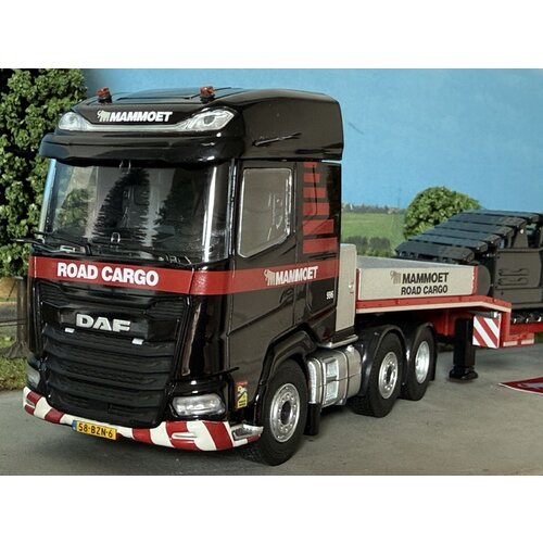 Mammoet store Cavallino DAF XG 6x2 met 4-as Faymonville semi dieplader + lading MAMMOET