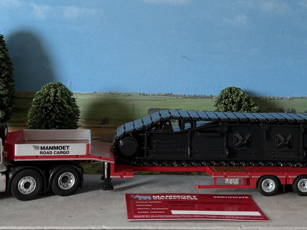 Mammoet store Cavallino DAF XG 6x2 with 4-axle Faymonville semi lowloader + load MAMMOET