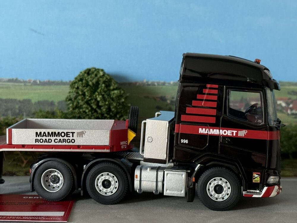 Mammoet store Cavallino DAF XG 6x2 with 4-axle Faymonville semi lowloader + load MAMMOET