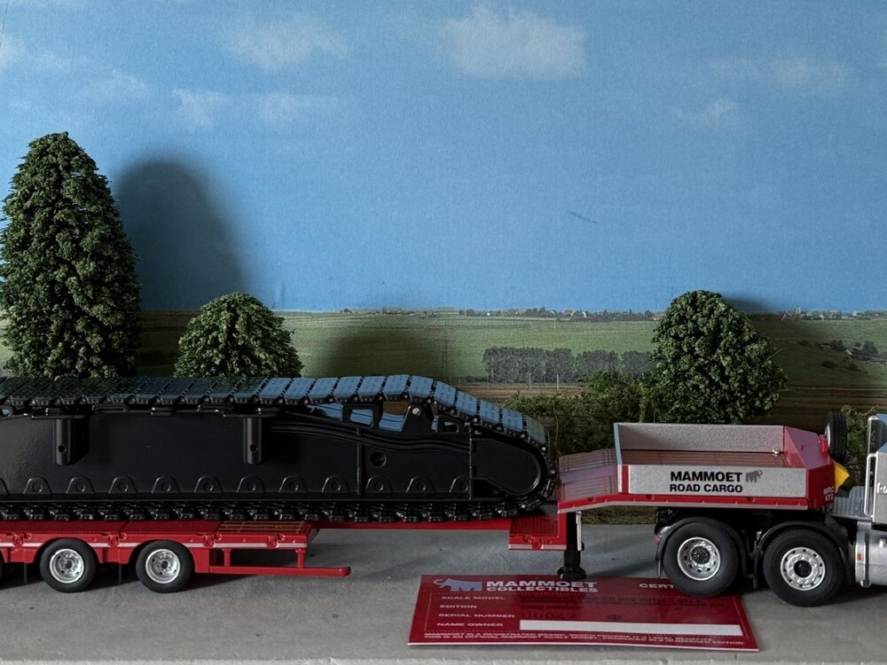 Mammoet store Cavallino DAF XG 6x2 with 4-axle Faymonville semi lowloader + load MAMMOET