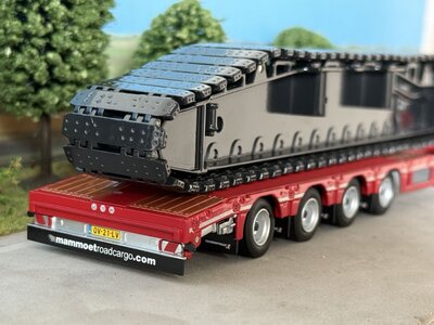 Mammoet store Cavallino DAF XG 6x2 with 4-axle Faymonville semi lowloader + load MAMMOET